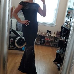 Sexy Lace Evening Gown 🖤